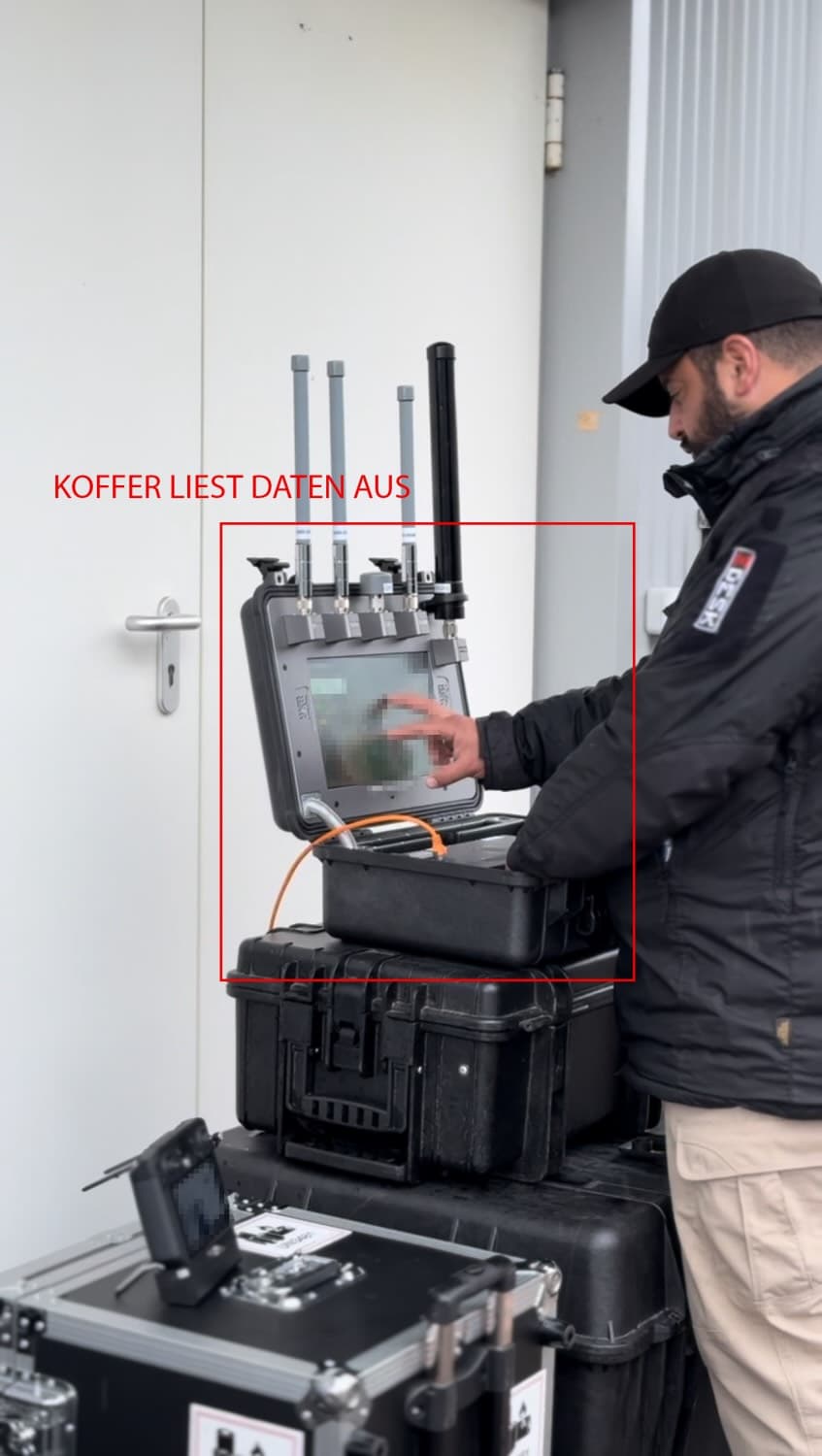 Koffer mit Bildschrimen die Drohnen daten anzeigen in Frankfurt