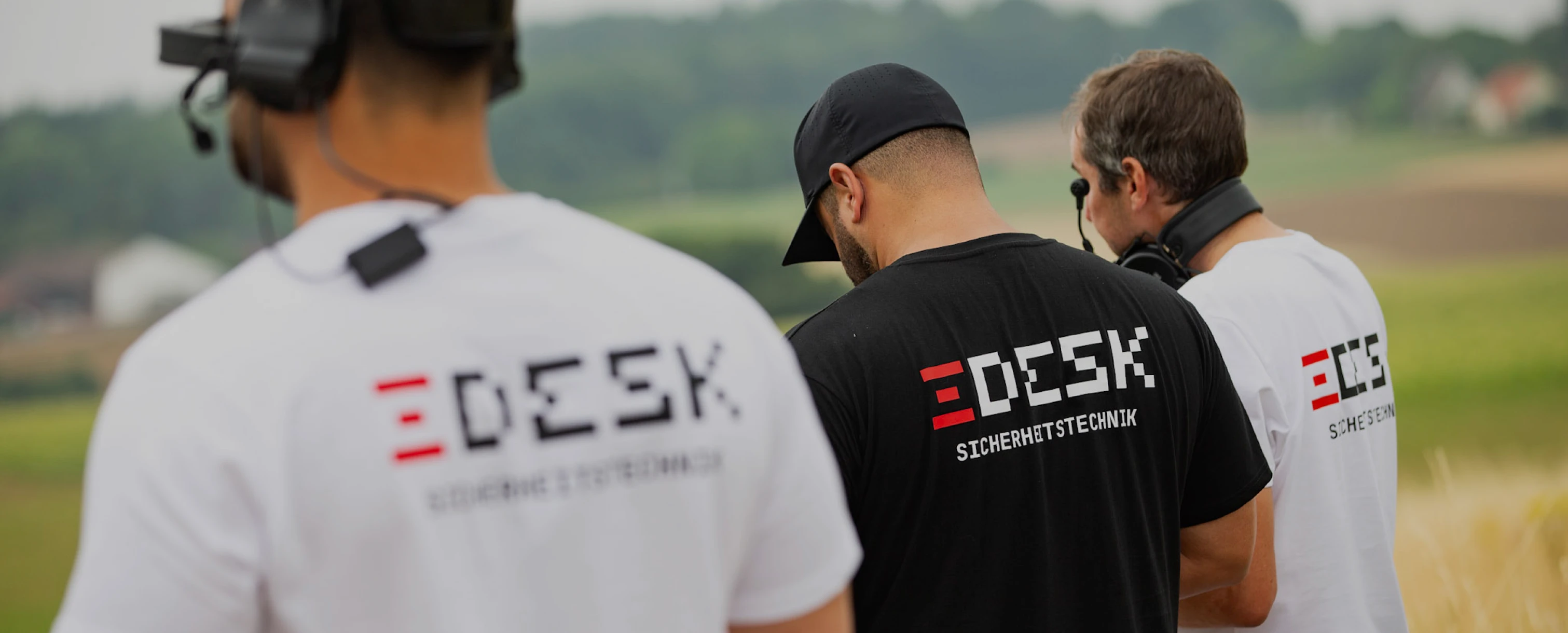 DESK Fachpersonal für Sicherheitslösungen im Außeneinsatz